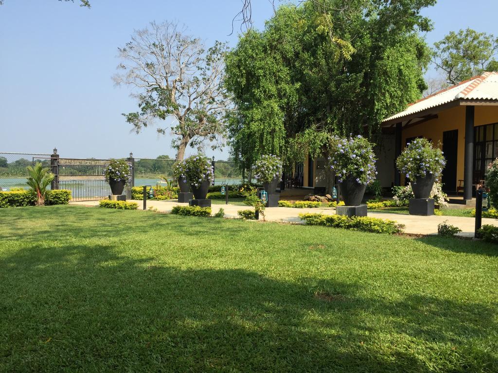 Flower Garden Lake Resort Tissamaharama Εξωτερικό φωτογραφία