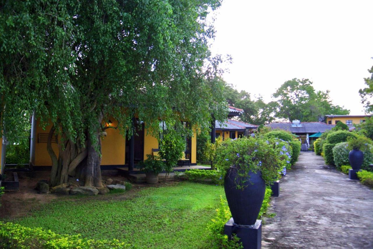 Flower Garden Lake Resort Tissamaharama Εξωτερικό φωτογραφία